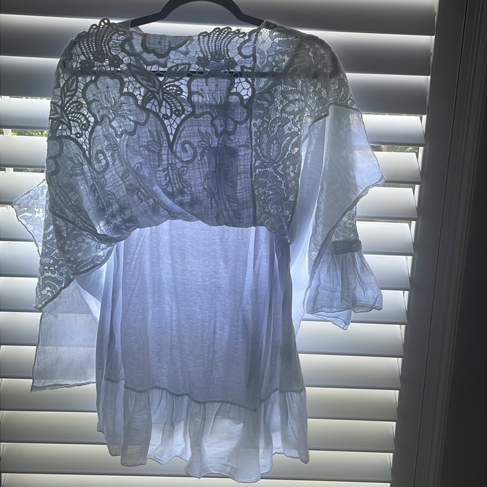 Tempo Paris Romantic White Asymmetrical 3/4 Sleeve Blouse - Picture 3 of 5